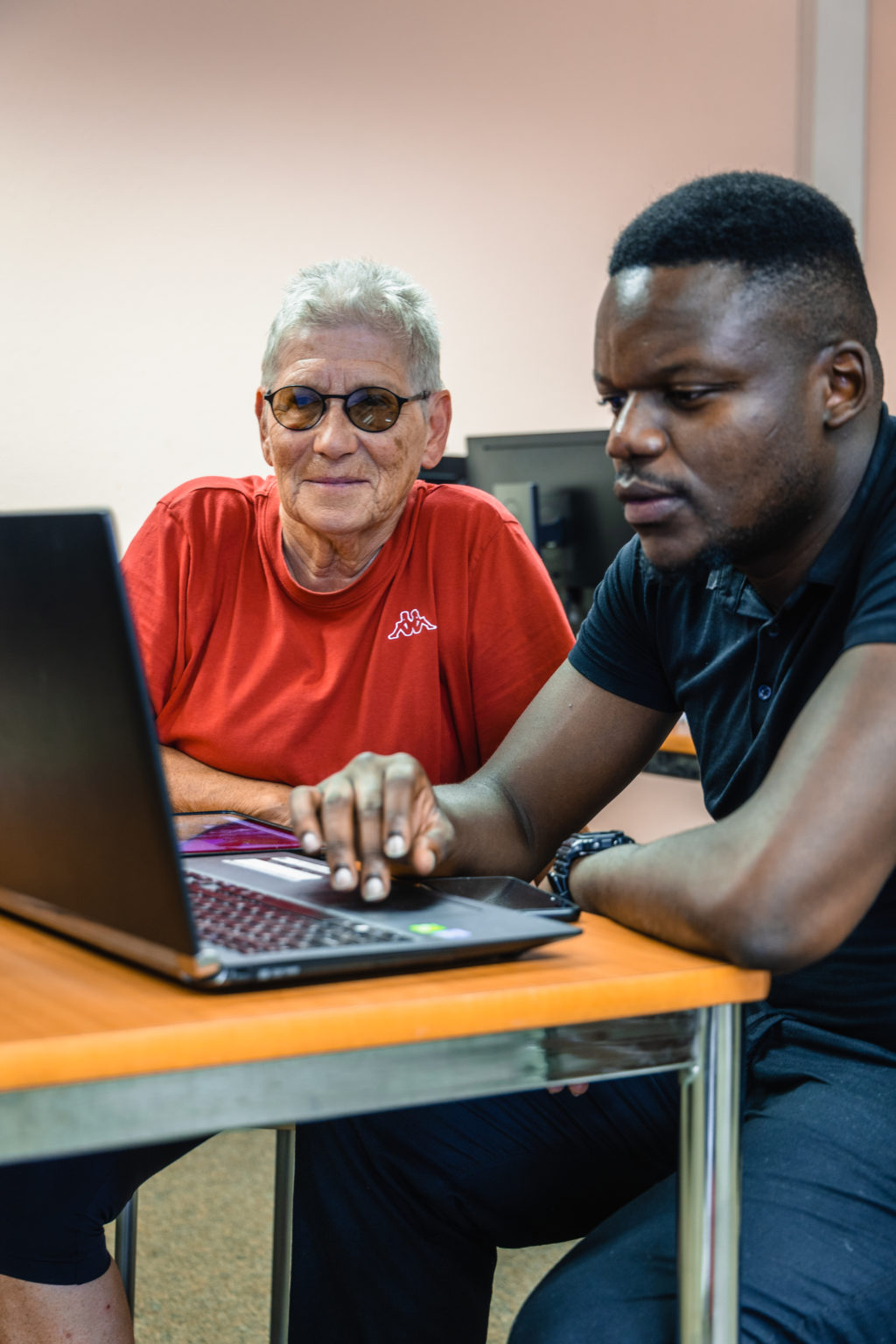 Au Cyberthé, les seniors surfent depuis plus de 15 ans !