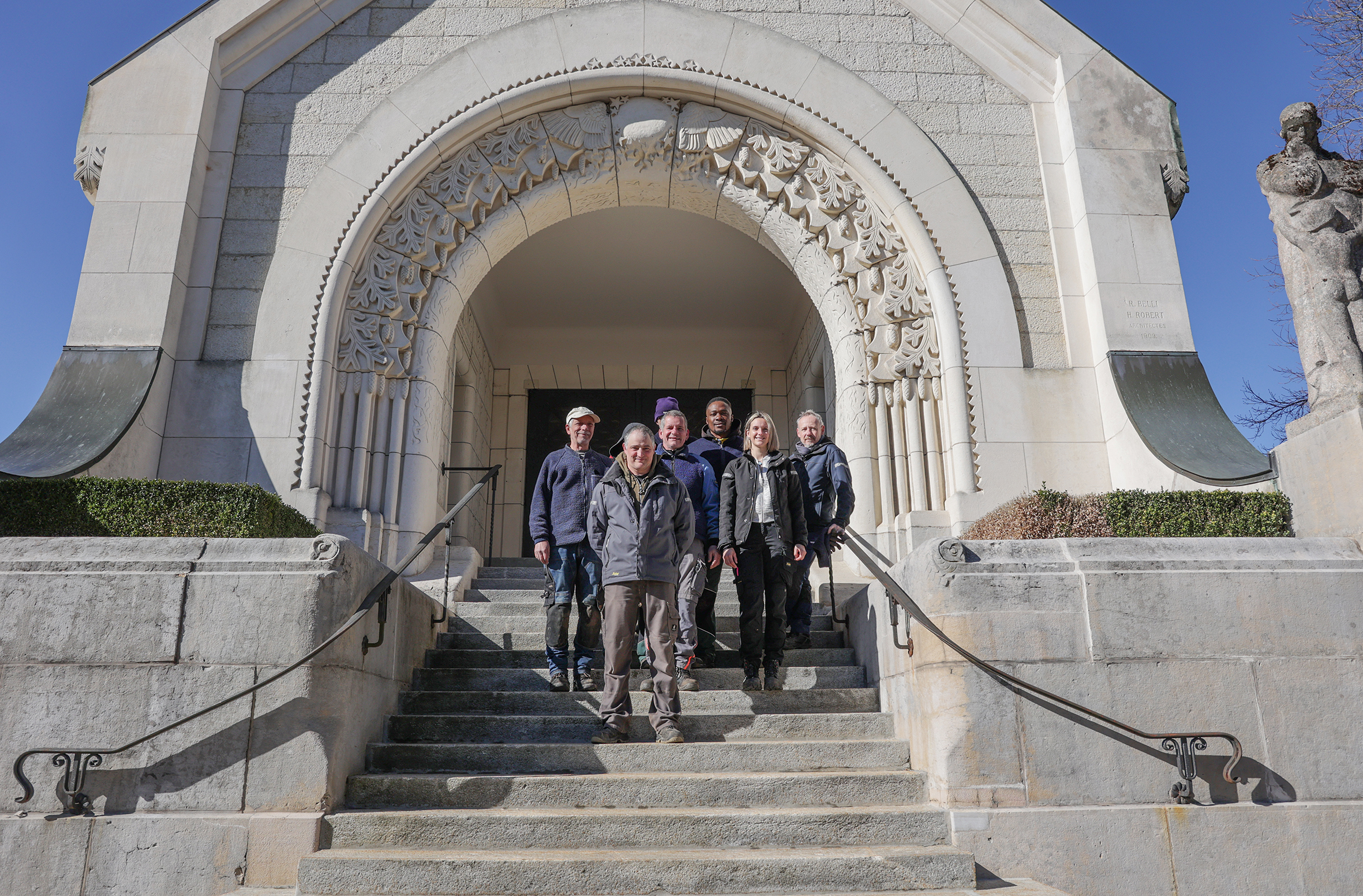 Jean-François Longo et son équipe nous reçoivent au cimetière