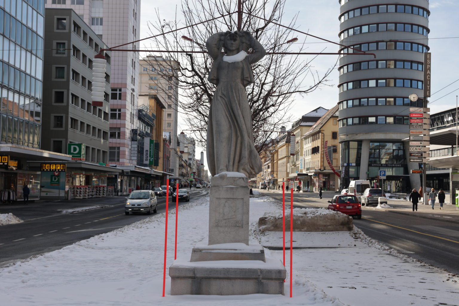 la ville racontée à travers ses œuvres d’art : homme de Léon Perrin à Léopold-Robert