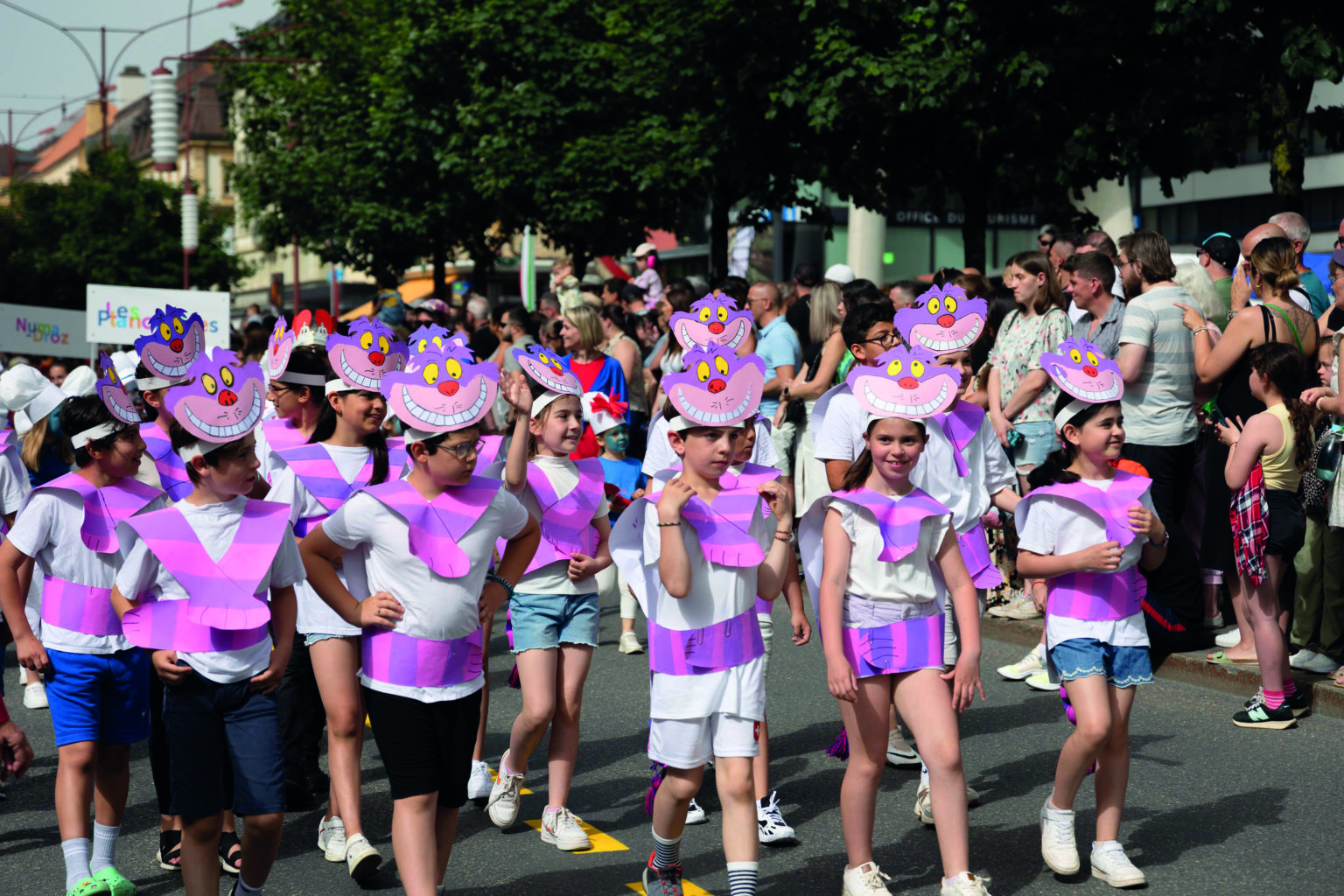 Le cortège des Promotions :  Un défilé de couleurs, un élan de générosité !